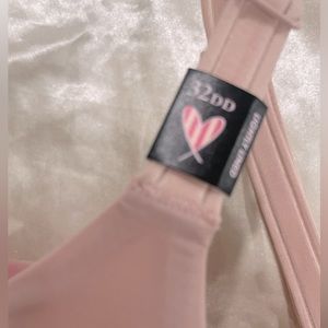 NWT Sz 32DD Victoria’s Secret Wireless lightly lined blush nude bra